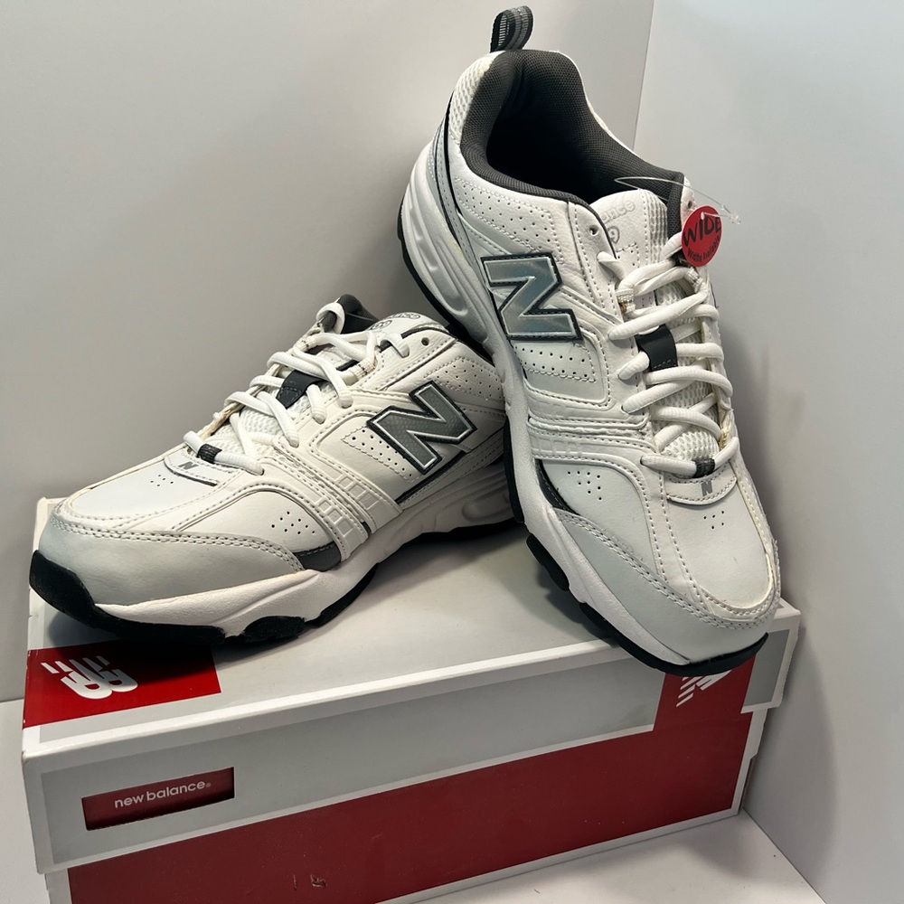 NWB New Balance Men's 409 White and Gray Sneakers | 9.5 4E (XWIDE)